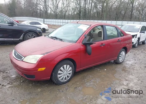 2005 Ford Focus Zx4 z USA, uszkodzony, nr VIN 1FAFP34N85W163602
